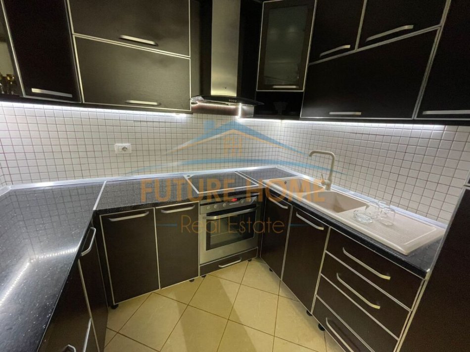 Tirane, shes apartament 2+1+Ballkon Kati 2, 73 m² 160.000 € (Rruga Mine Peza)