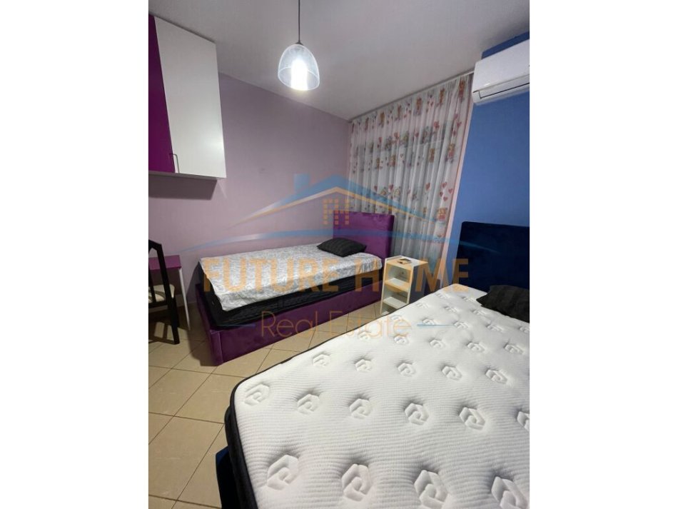 Tirane, shes apartament 2+1+Ballkon Kati 2, 73 m² 160.000 € (Rruga Mine Peza)