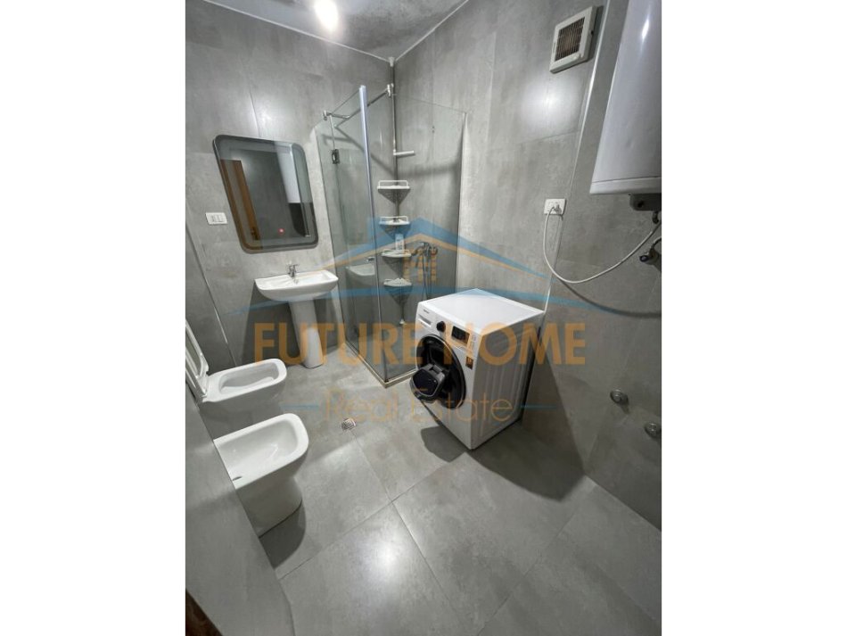 Tirane, shes apartament 2+1+Ballkon Kati 2, 73 m² 160.000 € (Rruga Mine Peza)