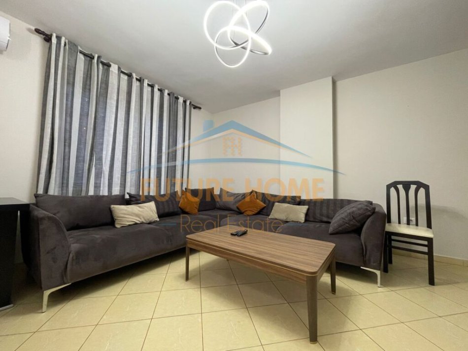 Tirane, shes apartament 2+1+Ballkon Kati 2, 73 m² 160.000 € (Rruga Mine Peza)