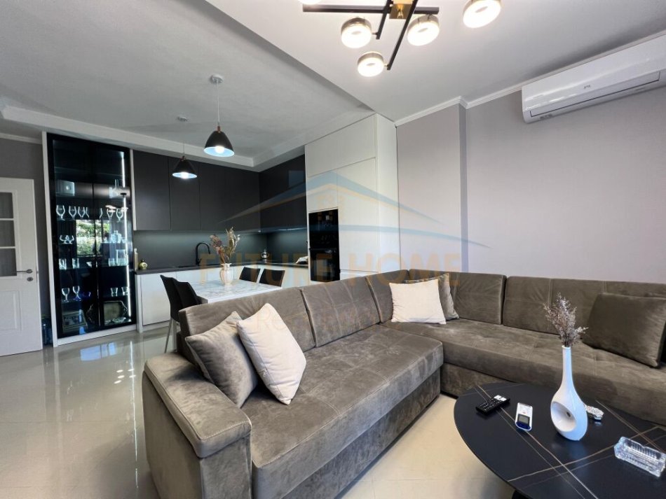 Durres, shitet apartament 2+1+Ballkon Kati 7, 83 m² 120.000 € (Shkembi i Kavajes , Durres)