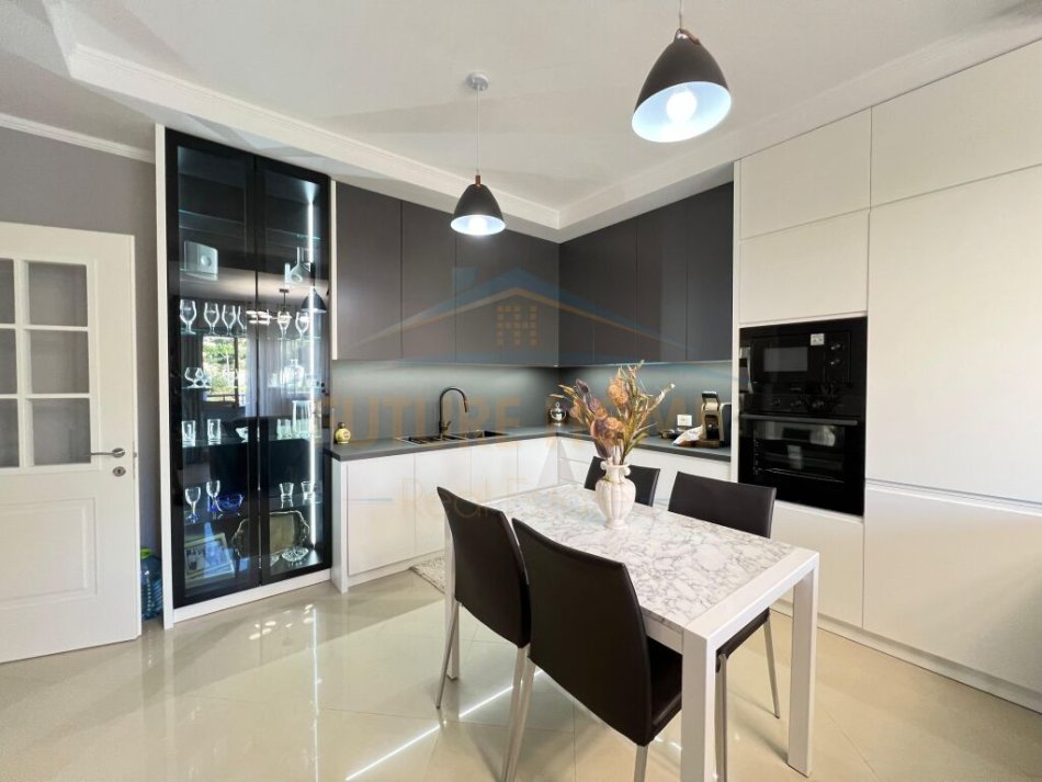 Durres, shitet apartament 2+1+Ballkon Kati 7, 83 m² 120.000 € (Shkembi i Kavajes , Durres)