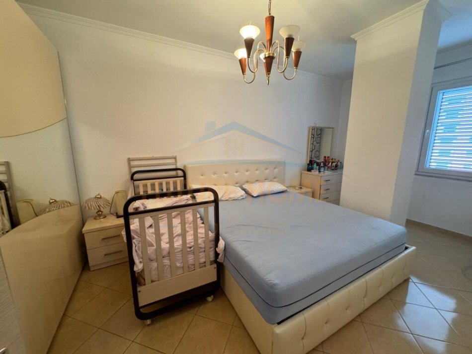 Tirane, shitet apartament 1+1+Ballkon Kati 3, 80 m² 90.000 € (Yzberisht)