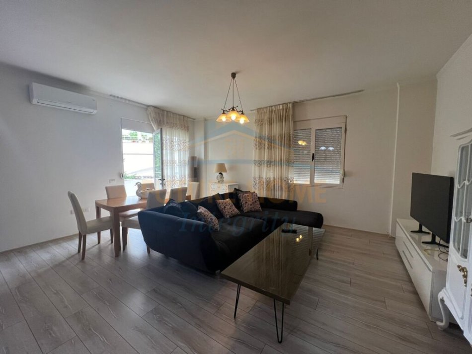 Tirane, shitet apartament 1+1+Ballkon Kati 2, 78 m² 200.000 € (Kopshti Zoologjik)