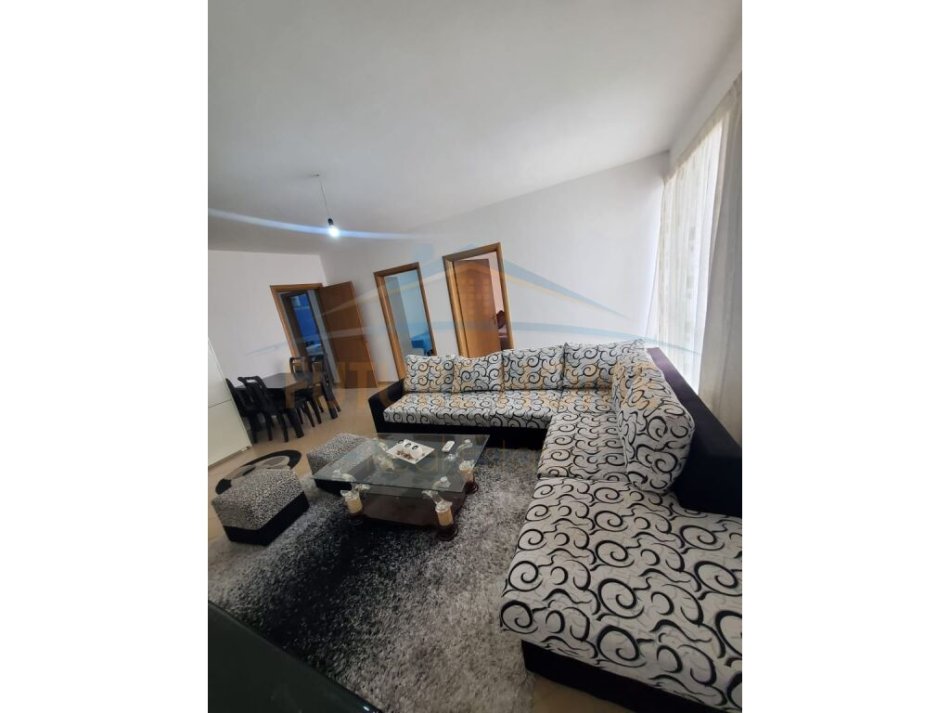 Tirane, jepet me qera 2+1 Kati 6, 79 m² 400 € (Fresk)