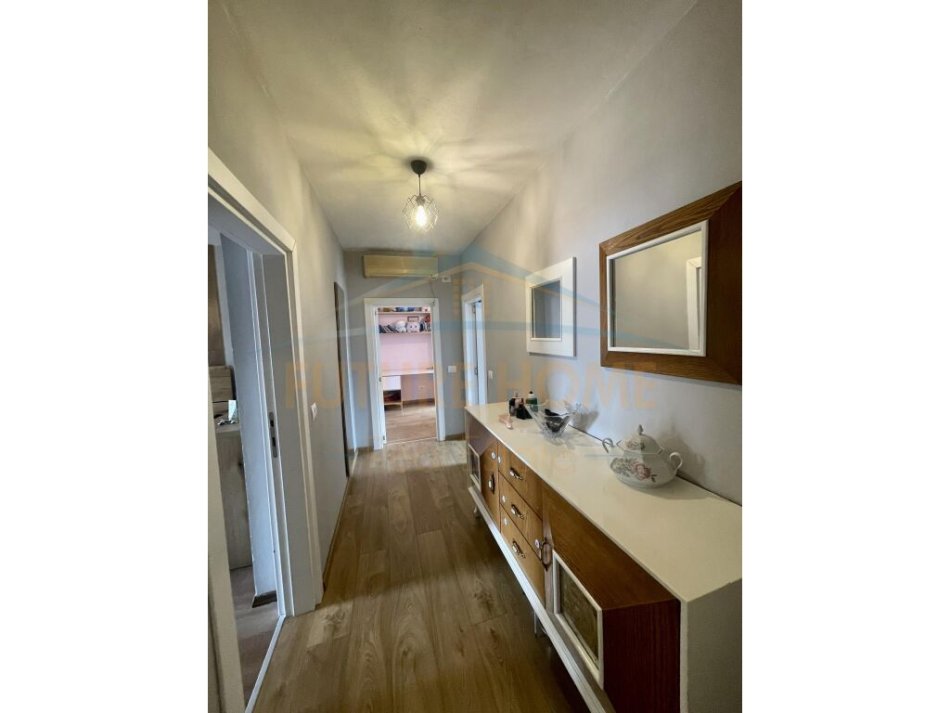 Tirane, shitet apartament 3+1 Kati 5, 103 m² 190.000 € (Rruga e Durresit)