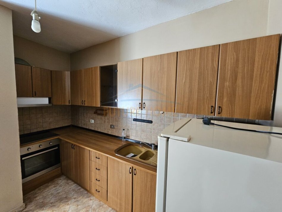 Tirane, shitet apartament 1+1+Ballkon Kati 7, 75 m² 160.000 € (Rruga e Elbasanit)