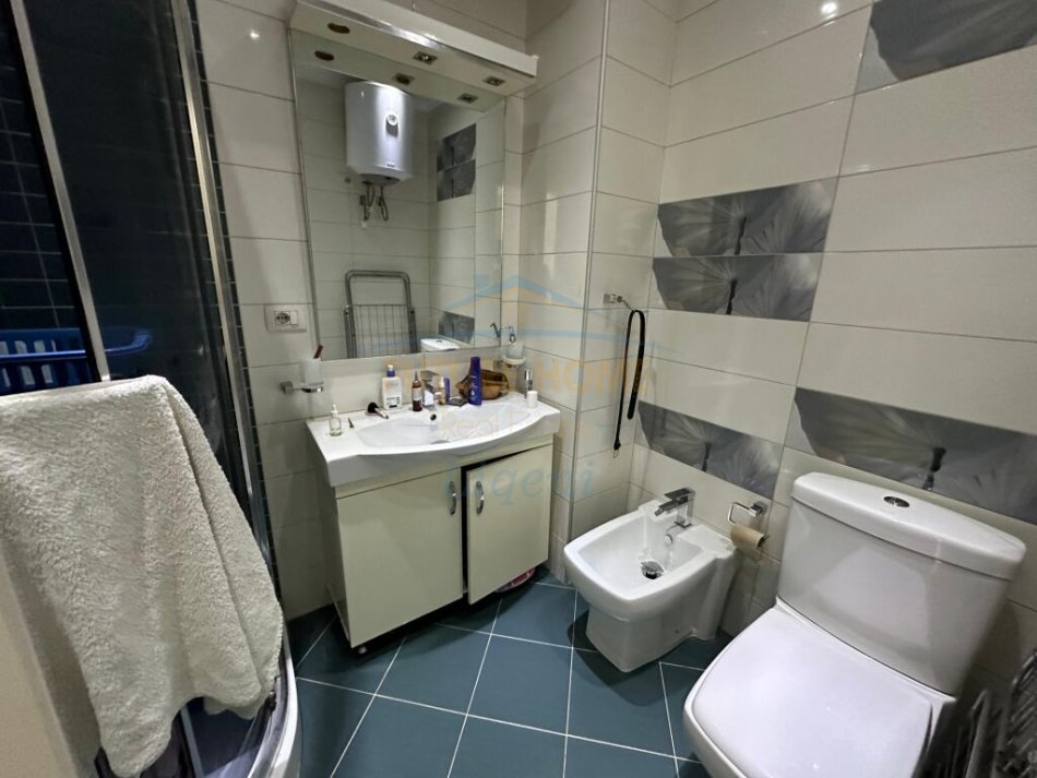 Tirane, shitet apartament 2+1 Kati 3, 90 m² 215.000 € (Liqeni i Thate)