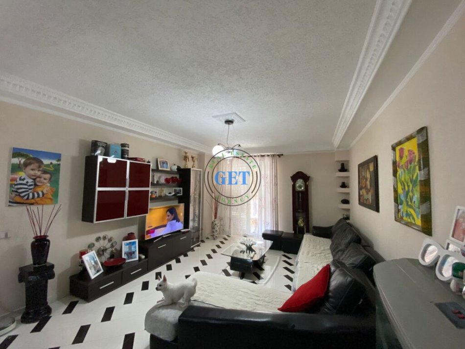 Durres, shitet apartament 3+1+Ballkon, Kati 6, 128 m² 155,000 € (Pallati i Sportit)