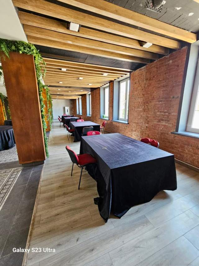 Tirane, jepet me qera ambjent biznesi Kati 1, 750 m² 2.500 Euro (Kombinat)