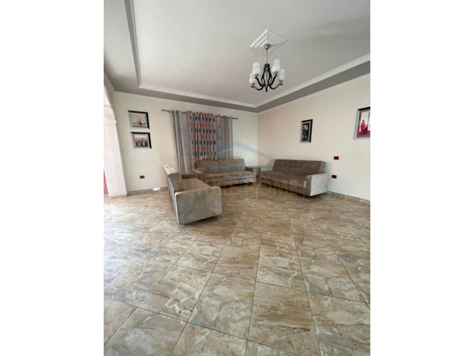 Tirane, jepet me qera apartament 2+1+Ballkon Kati 2, 180 m² 700 € (DON BOSKO)