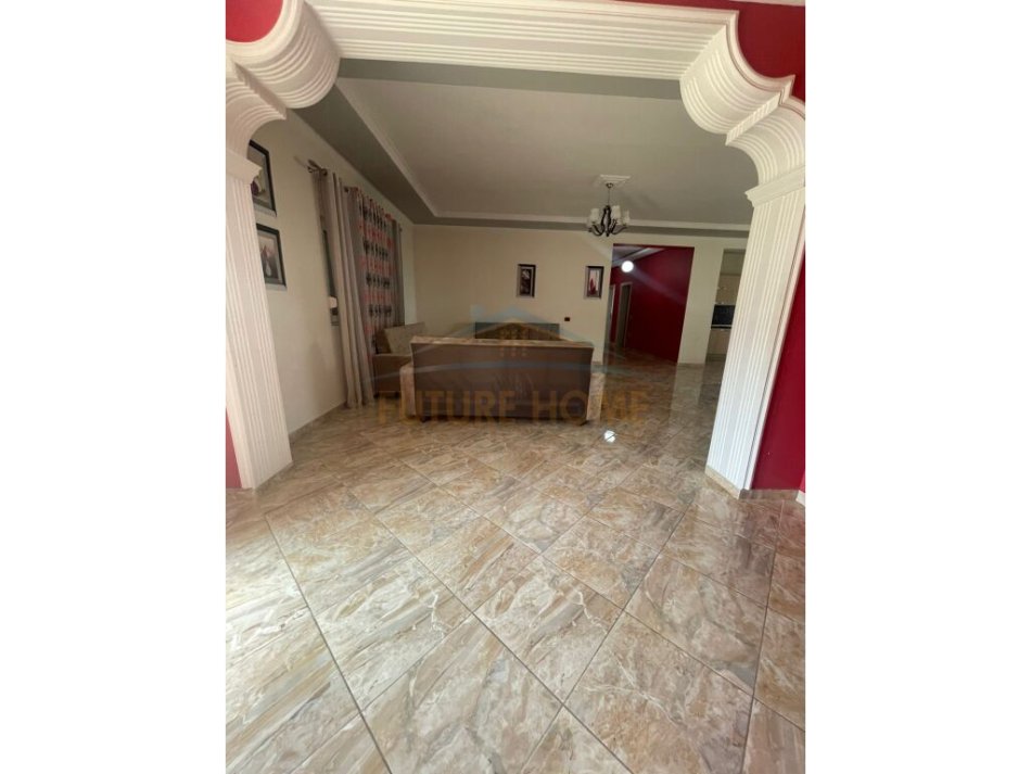 Tirane, jepet me qera apartament 2+1+Ballkon Kati 2, 180 m² 700 € (DON BOSKO)