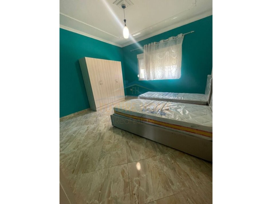 Tirane, jepet me qera apartament 2+1+Ballkon Kati 2, 180 m² 700 € (DON BOSKO)