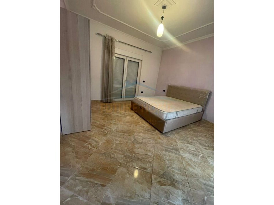 Tirane, jepet me qera apartament 2+1+Ballkon Kati 2, 180 m² 700 € (DON BOSKO)