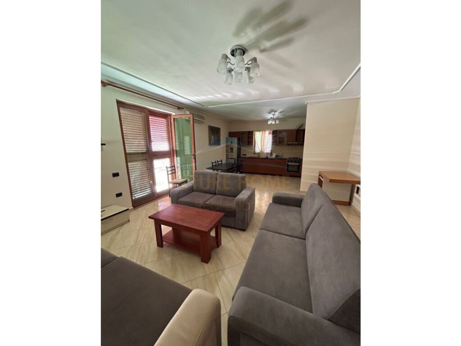 Tirane, jepet me qera apartament 3+1 Kati 2, 145 m² 500 € (Vilat Gjermane, Qytet Studenti,Tirane)