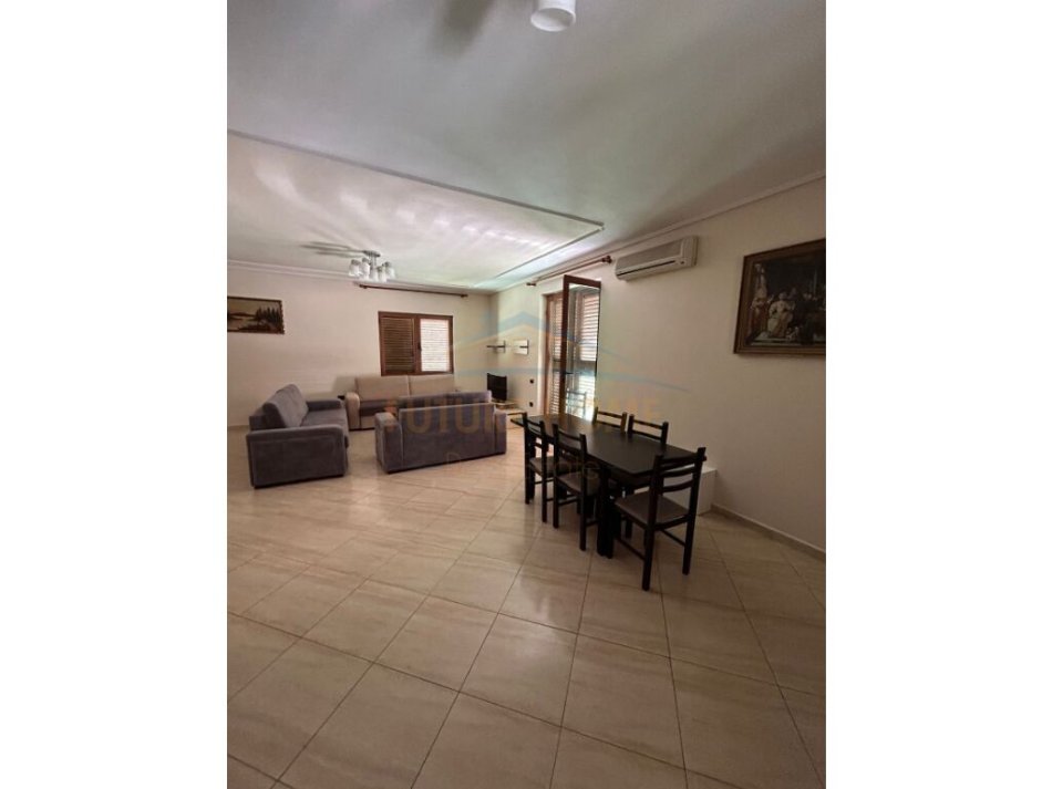 Tirane, jepet me qera apartament 3+1 Kati 2, 145 m² 500 € (Vilat Gjermane, Qytet Studenti,Tirane)