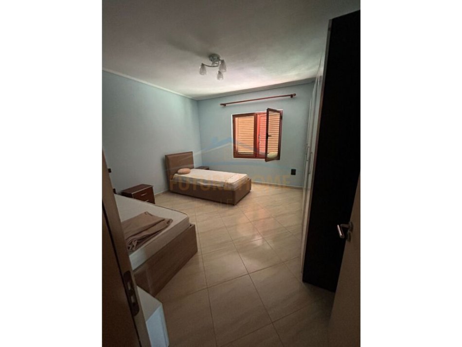 Tirane, jepet me qera apartament 3+1 Kati 2, 145 m² 500 € (Vilat Gjermane, Qytet Studenti,Tirane)