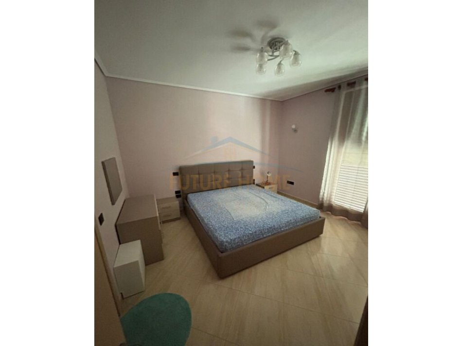Tirane, jepet me qera apartament 3+1 Kati 2, 145 m² 500 € (Vilat Gjermane, Qytet Studenti,Tirane)