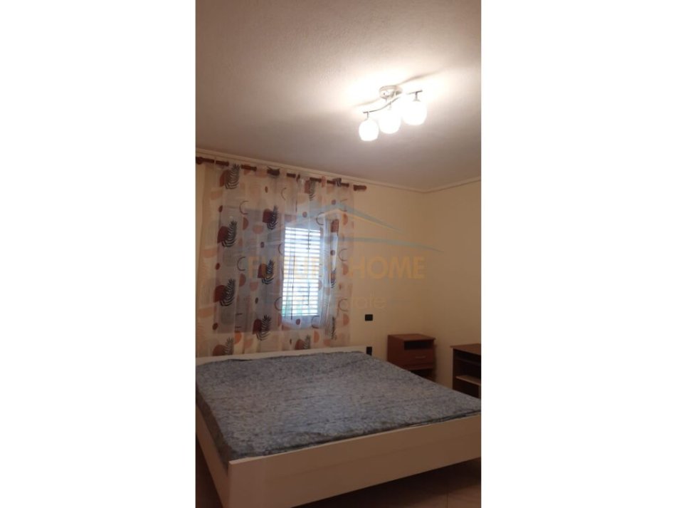 Tirane, jepet me qera apartament 3+1 Kati 2, 145 m² 500 € (Vilat Gjermane, Qytet Studenti,Tirane)