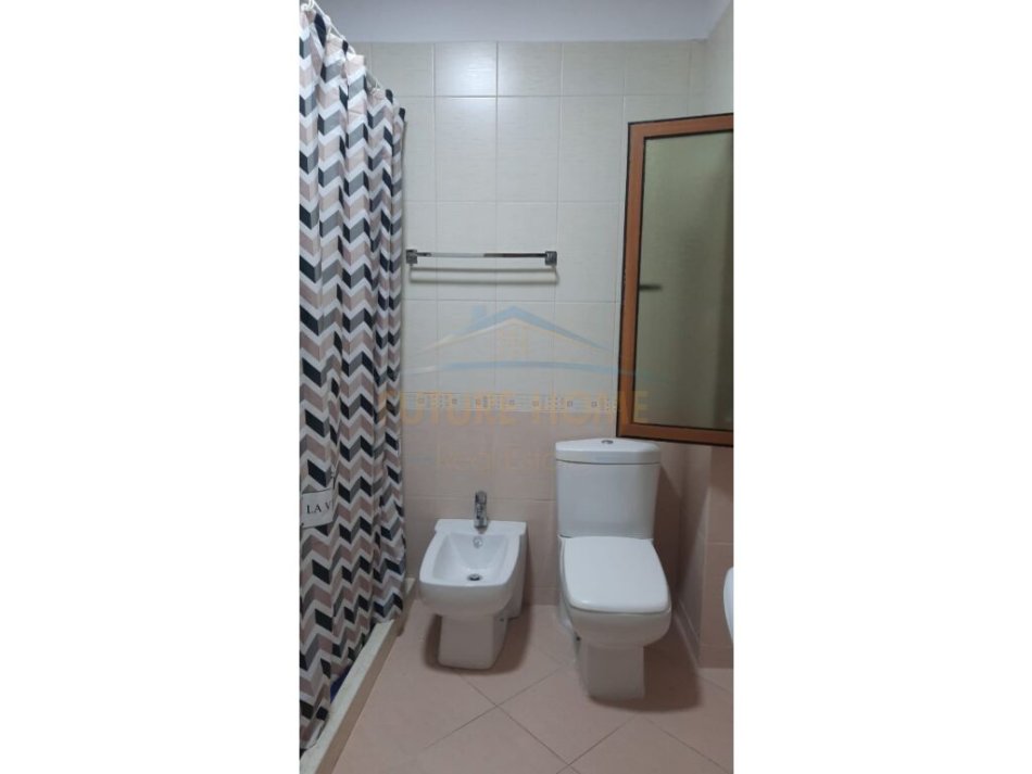 Tirane, jepet me qera apartament 3+1 Kati 2, 145 m² 500 € (Vilat Gjermane, Qytet Studenti,Tirane)