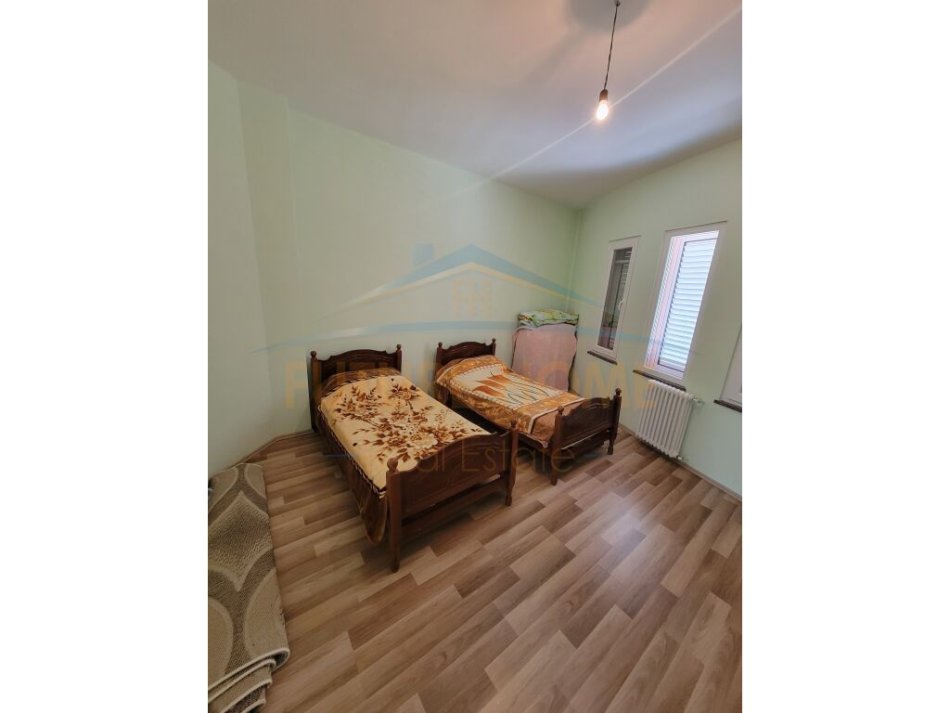 Tirane, jepet me qera Vile 3 Katshe Kati 3, 348 m² 800 € (Tufine)