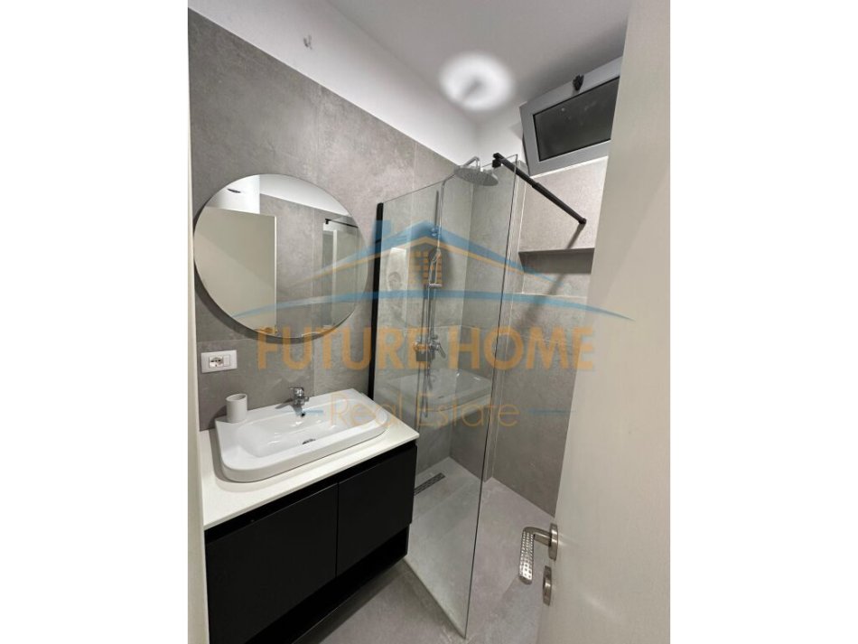 Tirane, jepet me qera apartament 1+1+Ballkon Kati 5, 66 m² 700 € (Rruga e Kosovareve)