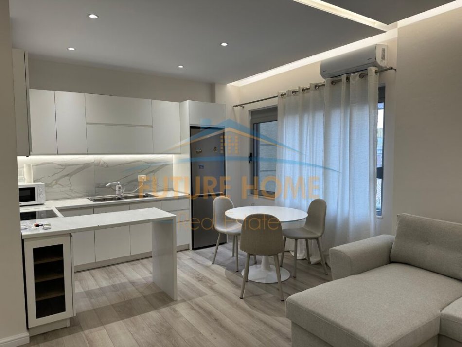 Tirane, jepet me qera apartament 1+1+Ballkon Kati 5, 66 m² 700 € (Kompleksi Dinamo)