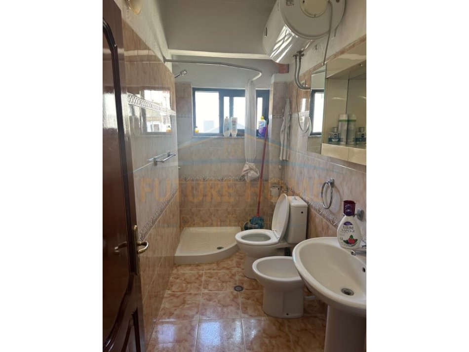 Durres, jepet me qera apartament 2+1+Aneks Kati 4, 80 m² 350 € (Prane Tatimeve , Durres)