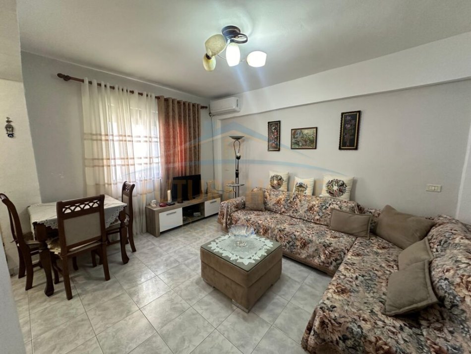 Durres, jepet me qera apartament 2+1+Aneks Kati 4, 80 m² 350 € (Prane Tatimeve , Durres)