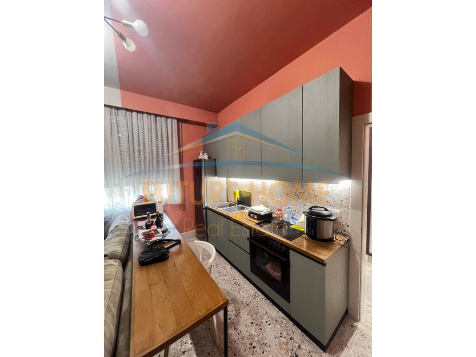Tirane, shitet apartament 1+1+Ballkon Kati 2, 47 m² 125.000 € (Pazari i Ri)