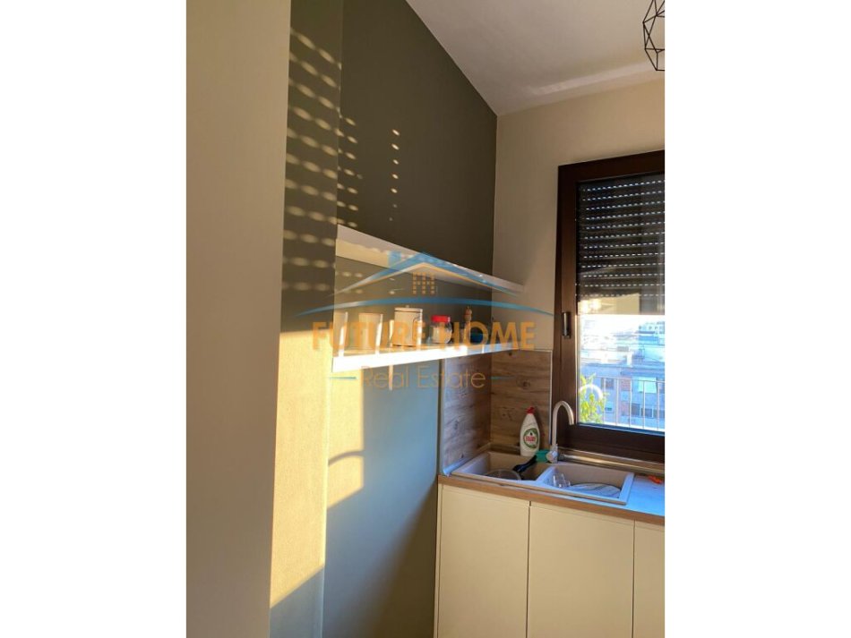 Tirane, jepet me qera apartament 1+1 Kati 6, 67 m² 1.000 € (rruga e barrikadave)