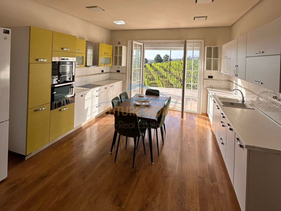 Tirane, jepet me qera Vile  Tre Kateshe , 250 m² 1.800 € (TEG)