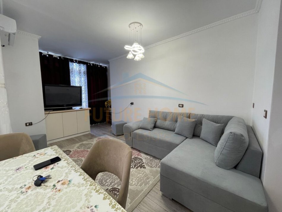 Durres Plazh, jepet me qera apartament 1+1+Aneks+Ballkon Kati 3, 72 m² 400 € (Pavarsia)