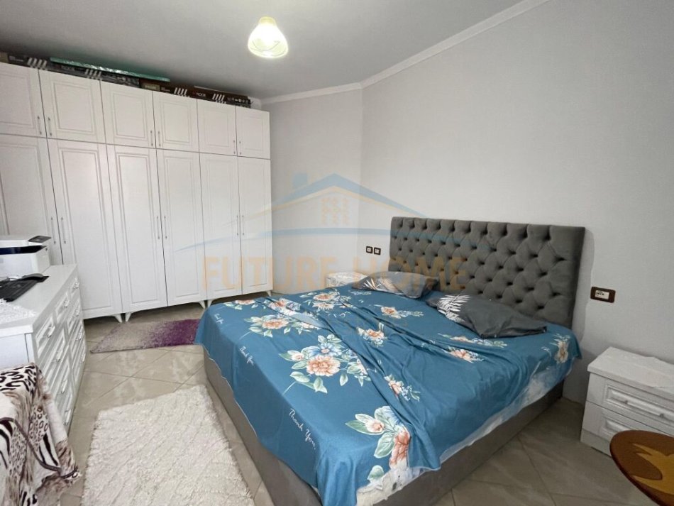 Durres Plazh, jepet me qera apartament 1+1+Aneks+Ballkon Kati 3, 72 m² 400 € (Pavarsia)