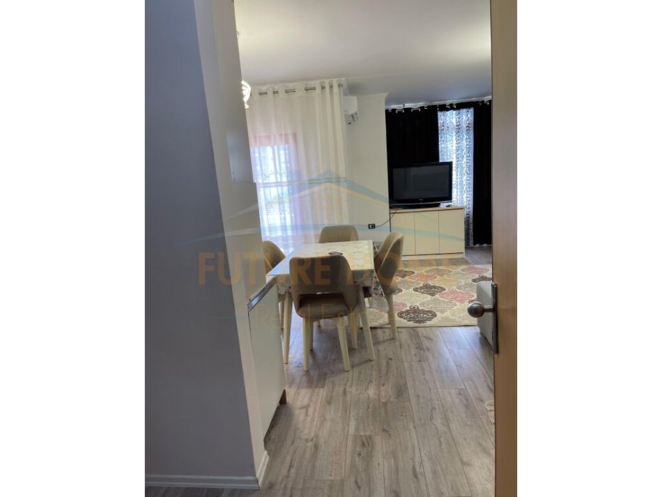 Durres Plazh, jepet me qera apartament 1+1+Aneks+Ballkon Kati 3, 72 m² 400 € (Pavarsia)
