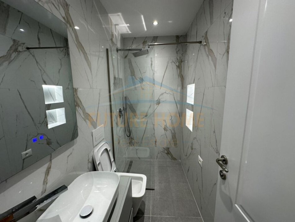 Tirane, jepet me qera apartament 2+1 Kati 3, 110 m² 1.500 € (Qender)