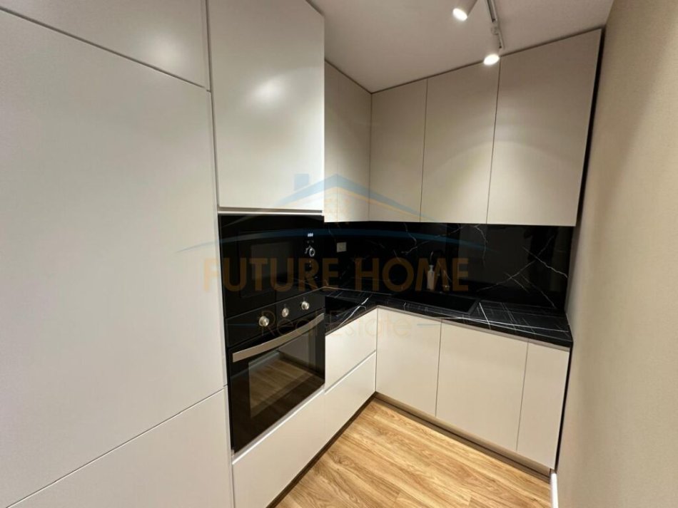 Tirane, jepet me qera apartament 2+1 Kati 3, 110 m² 1.500 € (Qender)