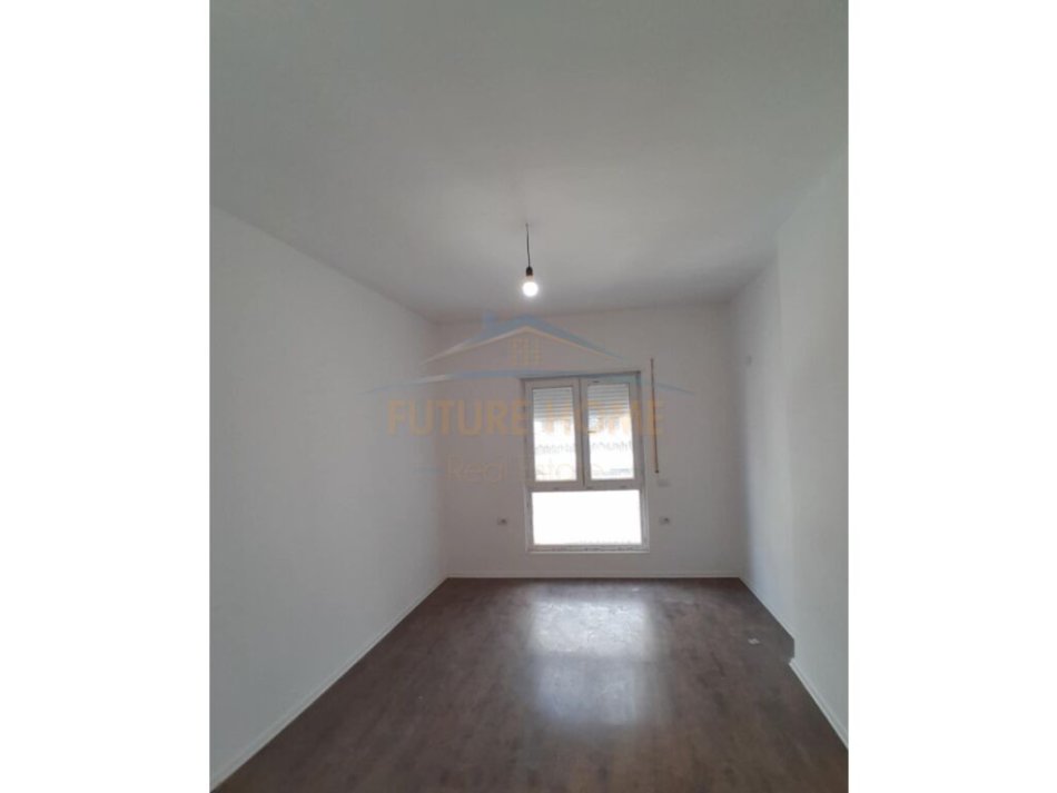 Tirane, jepet me qera apartament 2+1+Ballkon , 81 m² 450 € (Rruga e Dibres)