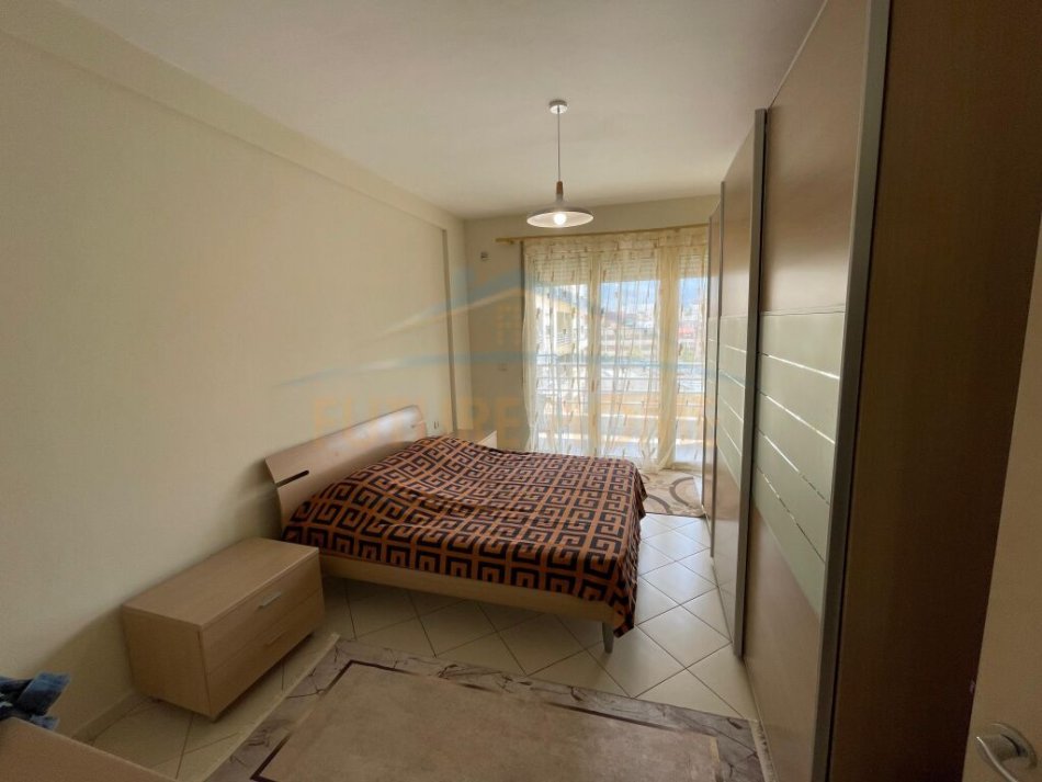 Tirane, jepet me qera apartament 1+1+Ballkon Kati 5, 500 € (Stacioni i Trenit)
