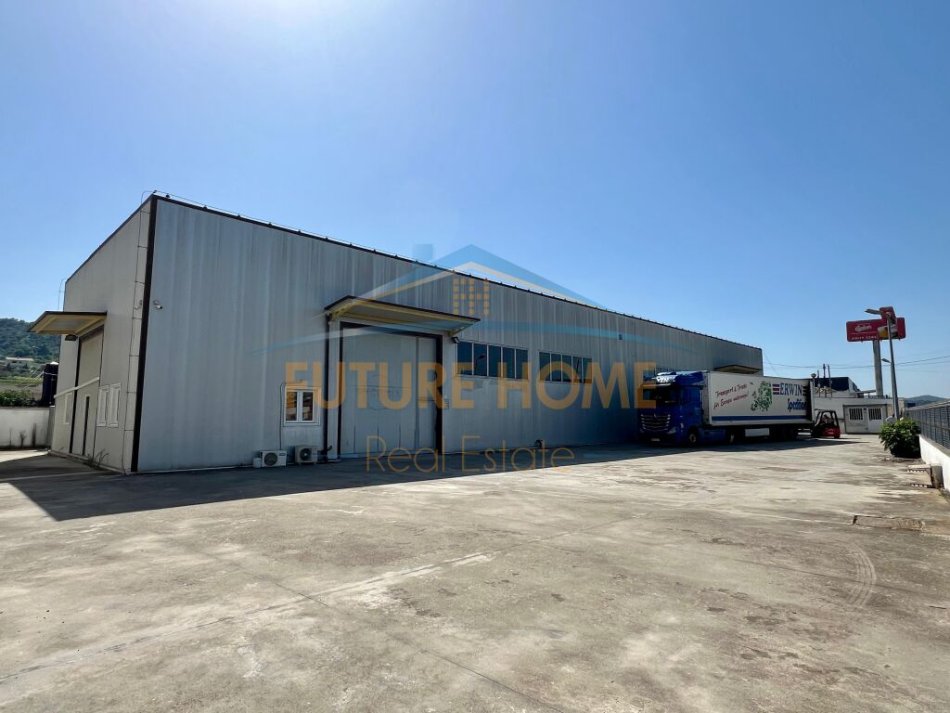 Tirane, jepet me qera magazine Kati 0, 740 m² 3.000 € (Vore)