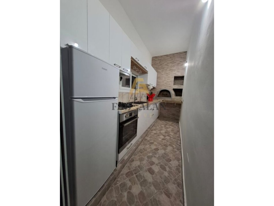 Vlore, shitet Shtepi 1 Katshe , (prane Hotel Jonufres)
