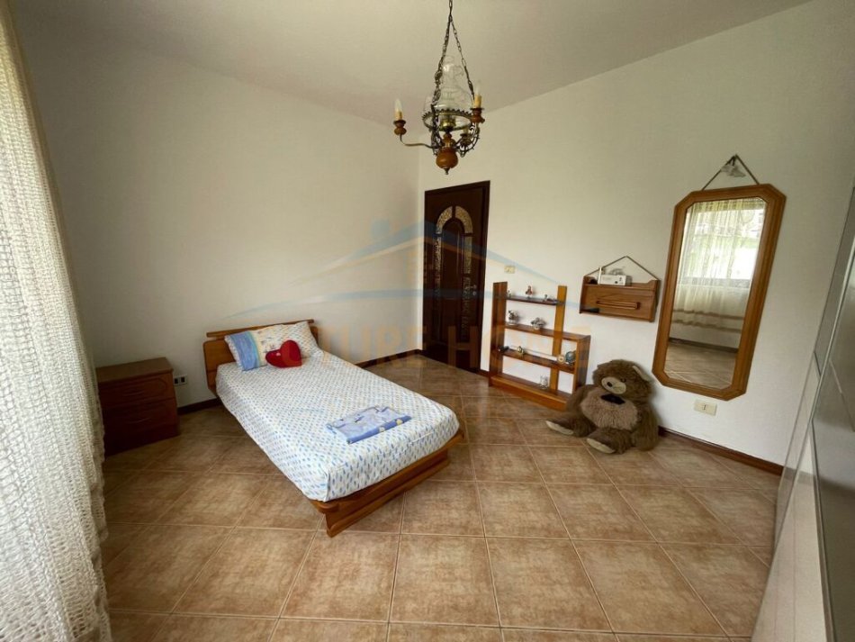 Tirane, jepet me qera apartament 2+1+Ballkon Kati 2, 128 m² 350 € (Kodra e Priftit)