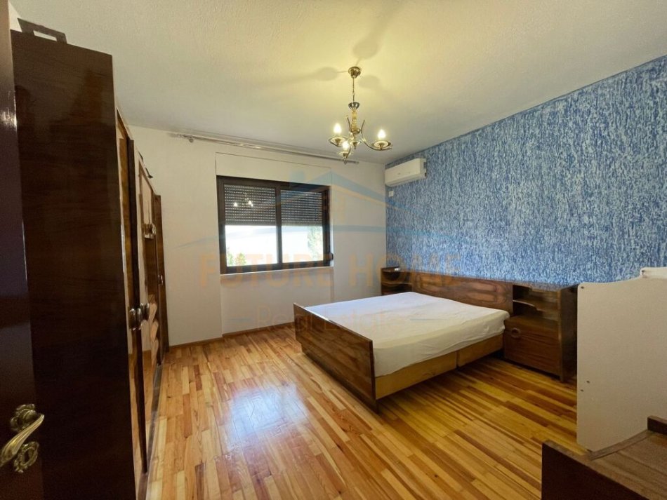 Tirane, jepet me qera apartament 2+1+Ballkon Kati 2, 128 m² 350 € (Kodra e Priftit)