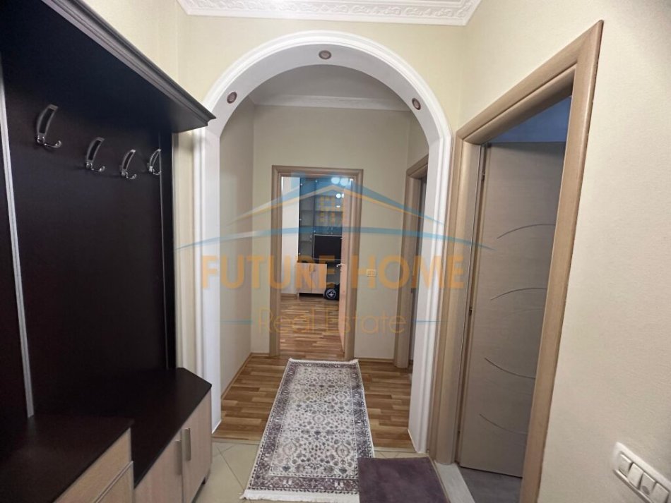 Tirane, jepet me qera apartament 2+1+Ballkon Kati 2, 102 m² 600 € (4 Deshmoret)