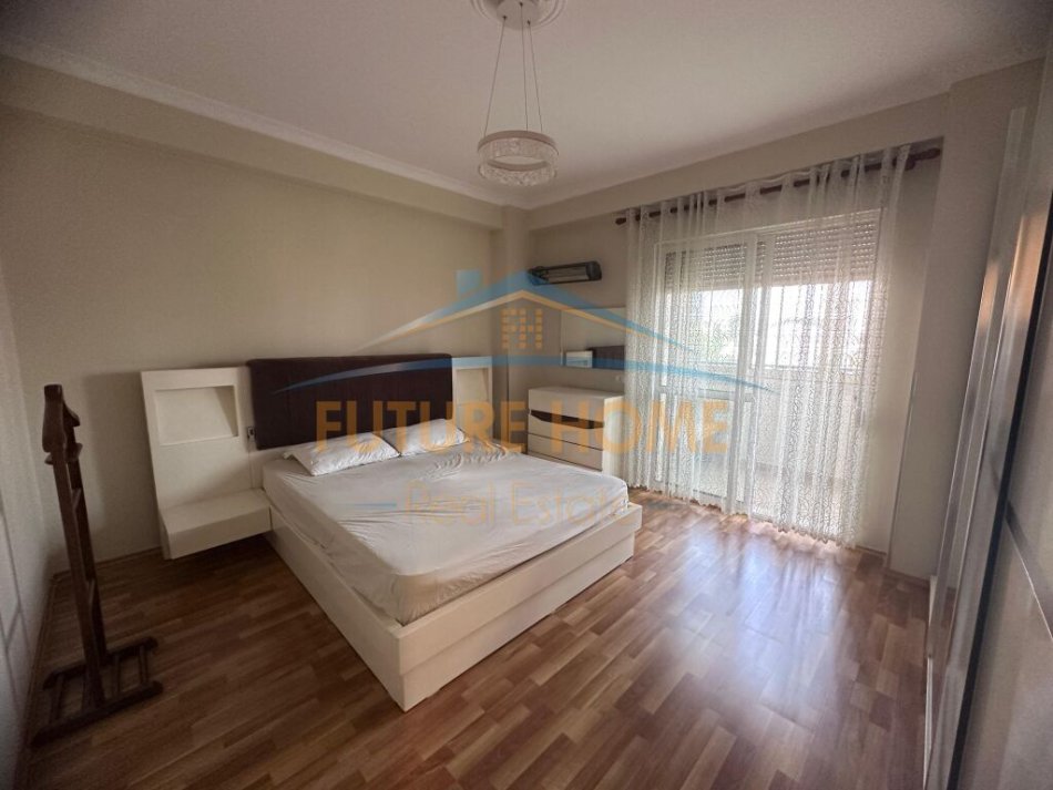Tirane, jepet me qera apartament 2+1+Ballkon Kati 2, 102 m² 600 € (4 Deshmoret)