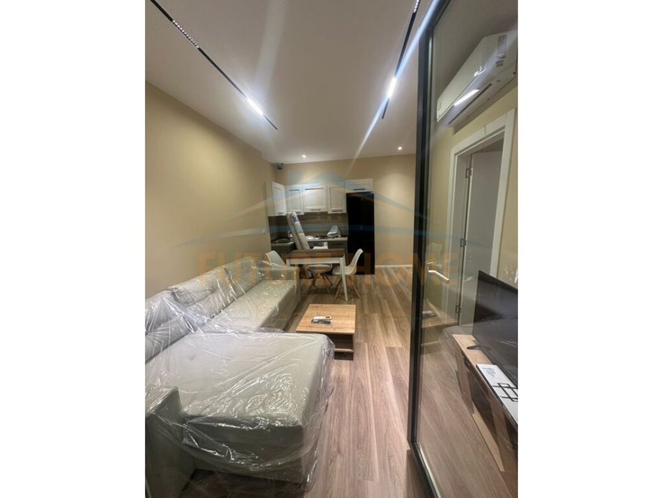 Tirane, jepet me qera apartament 1+1+Ballkon Kati 9, 65 m² 500 € (Rezidenca Future Home)
