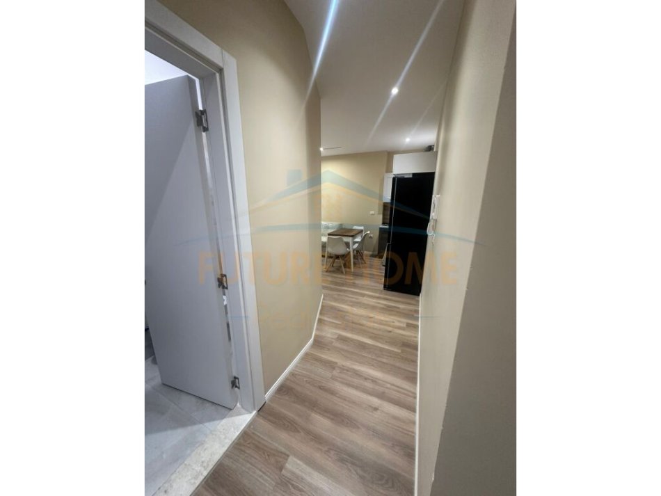 Tirane, jepet me qera apartament 1+1+Ballkon Kati 9, 65 m² 500 € (Rezidenca Future Home)