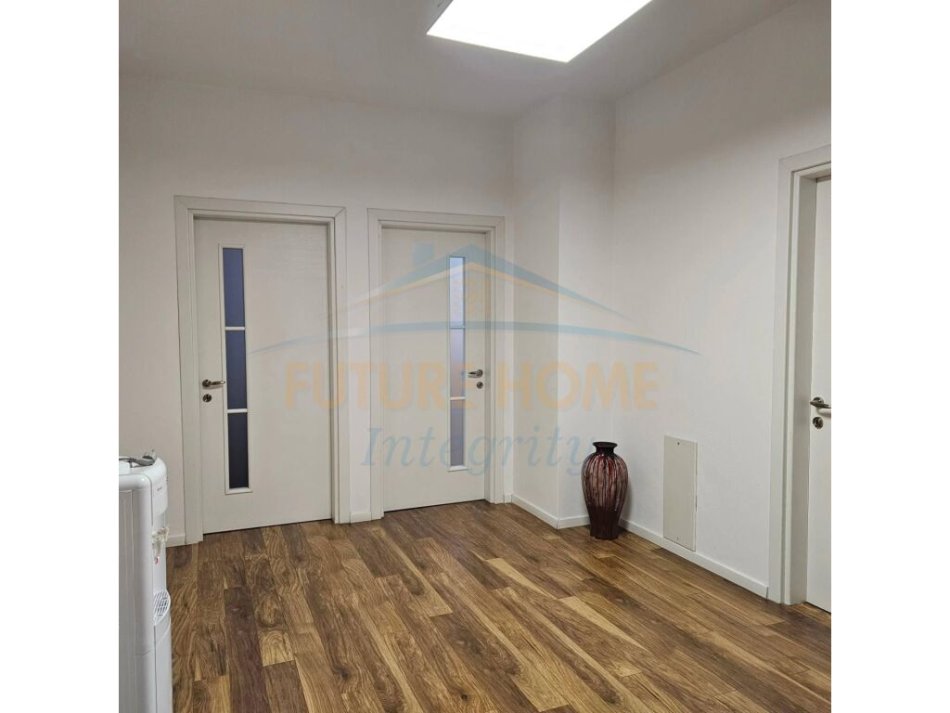 Tirane, jepet me qera Kati 3, 136 m² 1.500 € (prane RTSH)