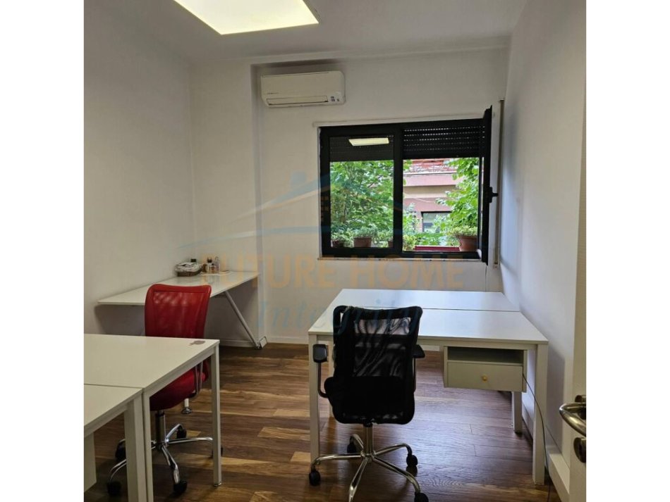 Tirane, jepet me qera Kati 3, 136 m² 1.500 € (prane RTSH)