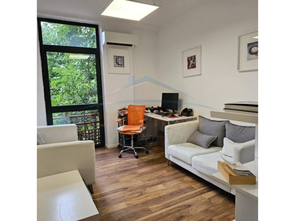 Tirane, jepet me qera Kati 3, 136 m² 1.500 € (prane RTSH)